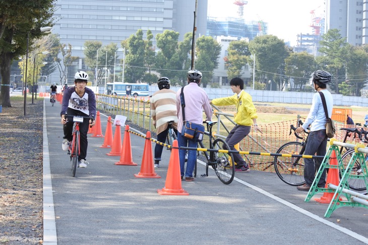 スポーツバイクが乗って試せる試乗コーナー