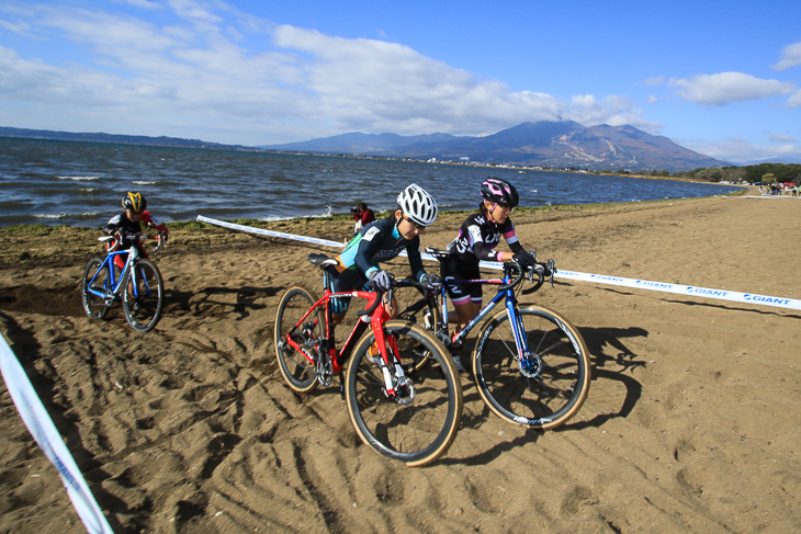 今井美穂（CycleClub.jp）と武田和佳（Liv)のバトル