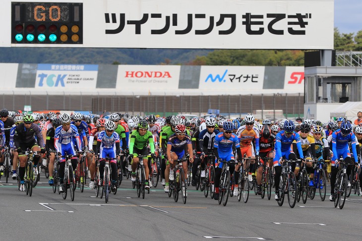 秋空の下、沢山のサイクリストたちが駆け抜けたもてぎ7時間エンデューロ