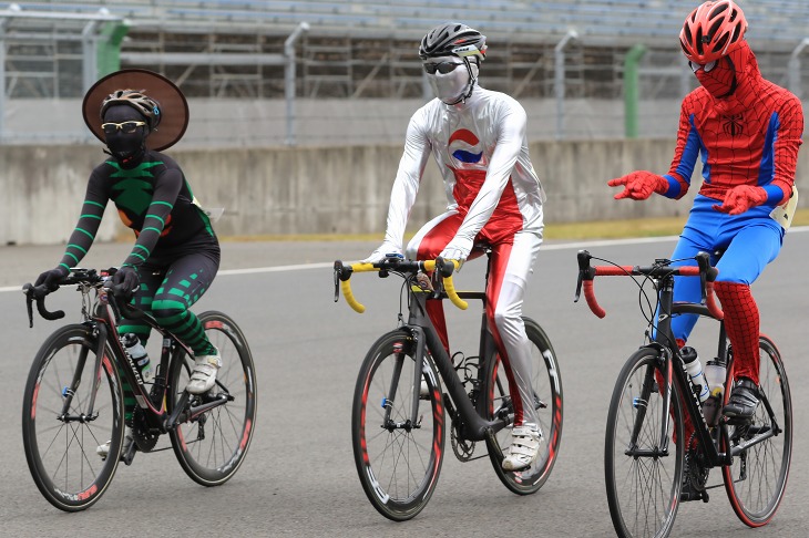 ハロウィンコスプレでキメキメの3人