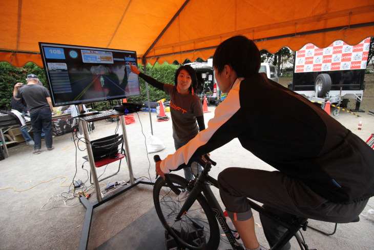 オンラインサイクリングZwiftは、初めて一般ユーザーが体験する機会となった