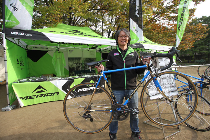 茅ヶ崎に縁のあるミヤタサイクルは同社が誇るクロモリバイクとメリダの試乗車を数多く持ち込んだ