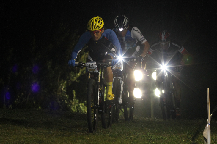 XCEプロクラス決勝 小笠原崇裕(THE BIKE JOURNAL)を先頭に優勝を争う3名