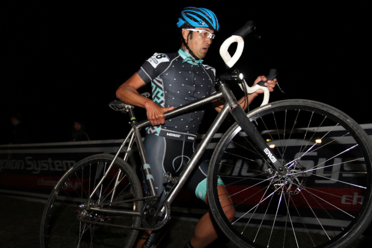 CM1 優勝の渡辺誠一(andbicycleCC)。バイクはシングルスピード仕様だ