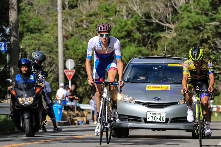 チャンピオンレース 普久川ダムの登りを行く2人の逃げ