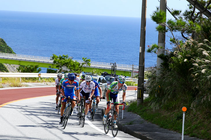 チャンピオン210km　逃げ続ける先頭9人、大泊橋にて