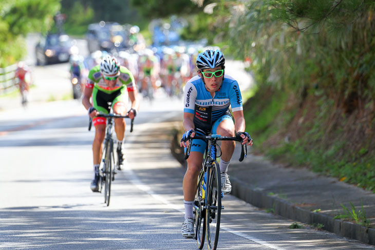 チャンピオン210km　メイン集団からブリッヂをかける入部正太朗（シマノレーシング）、有銘にて