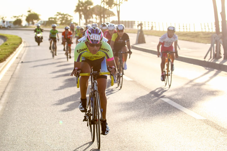 中学生レース50km　朝日を浴びて本部半島へ