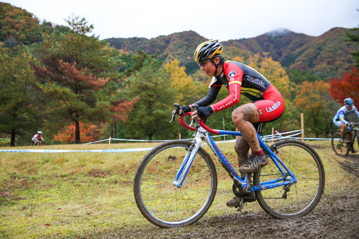 CL1 先頭を走る宮内佐季子(Club La.sista Offroad Team)