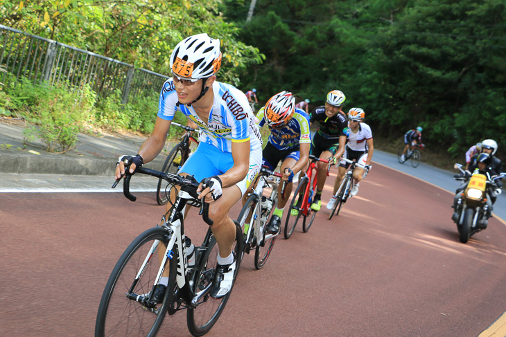 高岡亮寛のペースアップに遅れだす先頭集団の選手たち