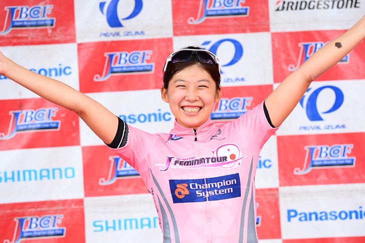 Jフェミニンツアー年間総合優勝の伊藤杏菜(Champion System Japan)