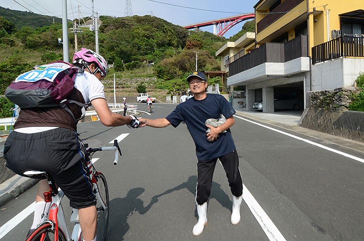 突如配られるしらすの袋詰めに地元愛を感じた