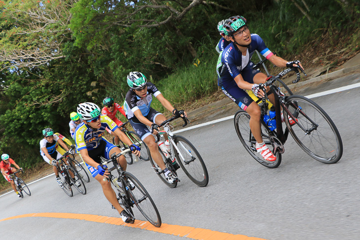 市民レース100kmアンダー39  集団内で走るチームメイトの「かくさん」