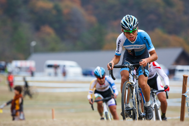 C1　ペースを上げる横山航太（シマノレーシング）