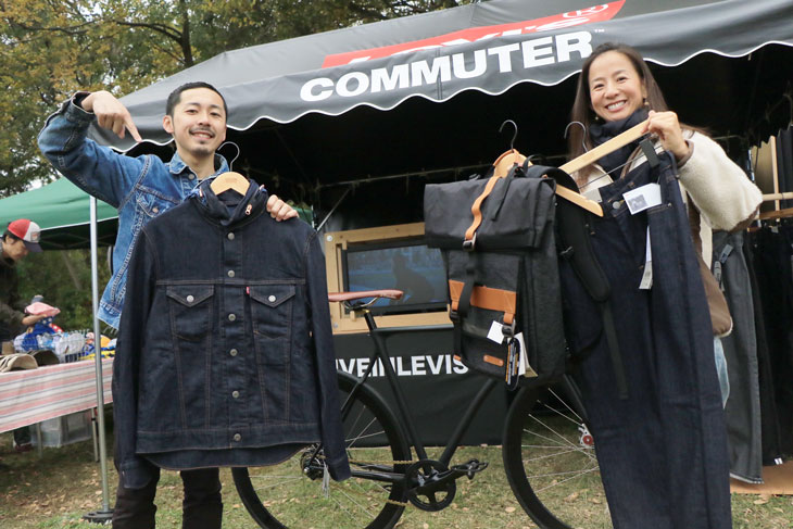 写真のLEVI'S COMMUTERをはじめ、各種ウェア類の出展も