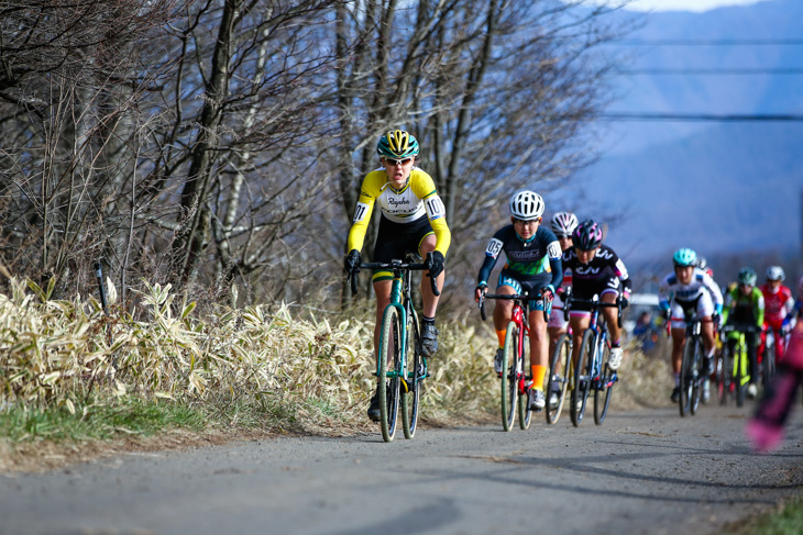エリート女子 スタートから先頭に立つリサ・ジェイコブス(Rapha-FOCUS)