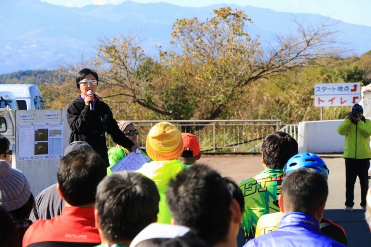 レースディレクターの小林さんによるライダースミーティング