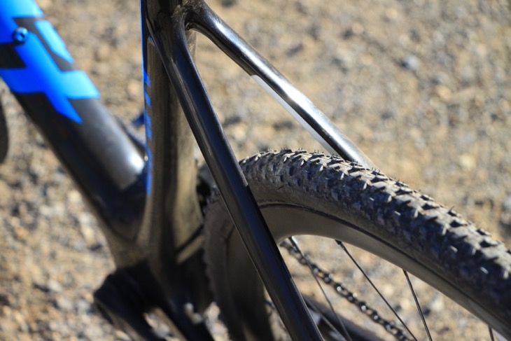 TCXの特徴の一つが抜群の泥はけ性能。「私の成績が良いレースはだいたい泥レースで、バイクのアドバンテージによるものなんです(笑)」
