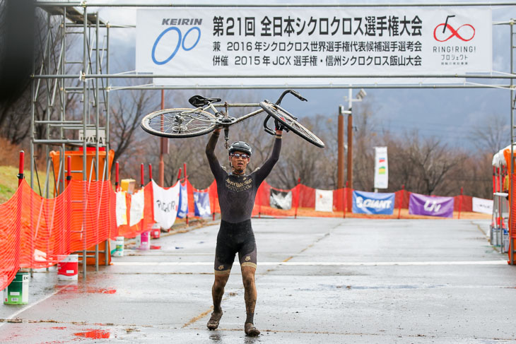 男子ジュニア優勝の織田聖（Above Bike Store Cycle Club）