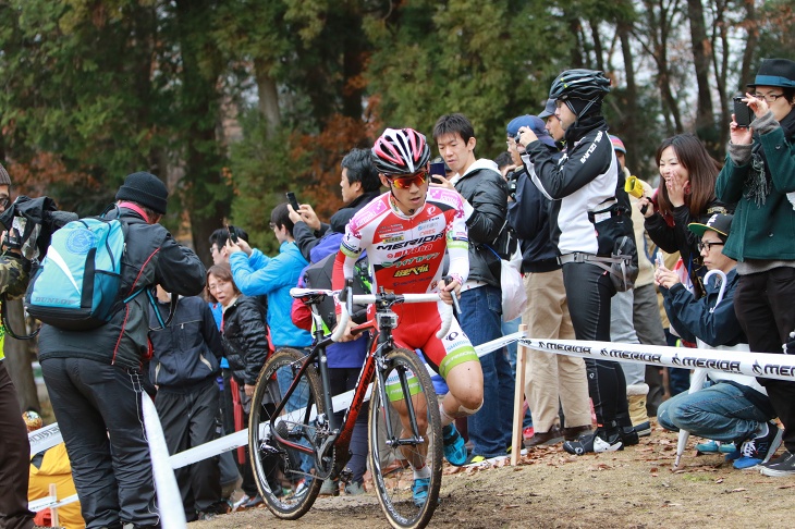 序盤から独走態勢を築き上げる小坂光（宇都宮ブリッツェンシクロクロスチーム）