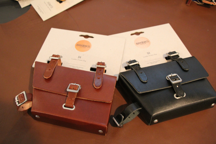 ブルックス B4 FRAME BAG(BLACK、BROWN)