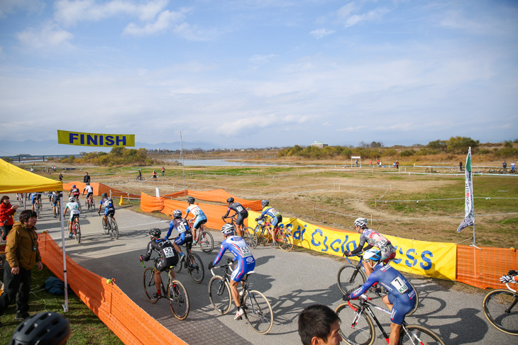 C1　愛知川の河川敷に広がる東近江市ふれあい運動公園