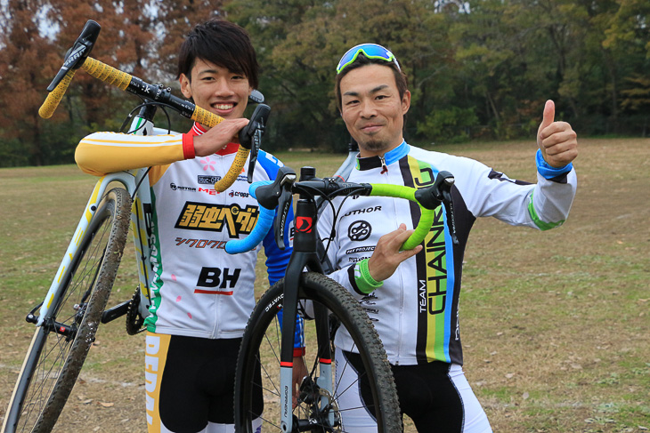 講師役の前田公平選手(左:弱虫ペダルシクロクロスチーム)と、菅田純也さん(チームCHAINRING)