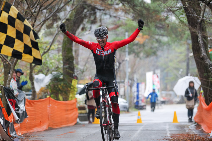 CM1 景山昭宏(㈲村上建具MTBteamhighlander)が優勝