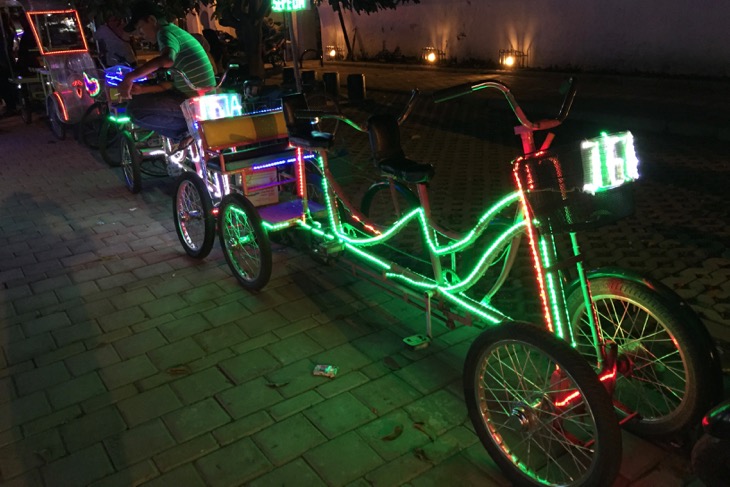 光る自転車もありましや。これ日本でやっても流行るのでは??