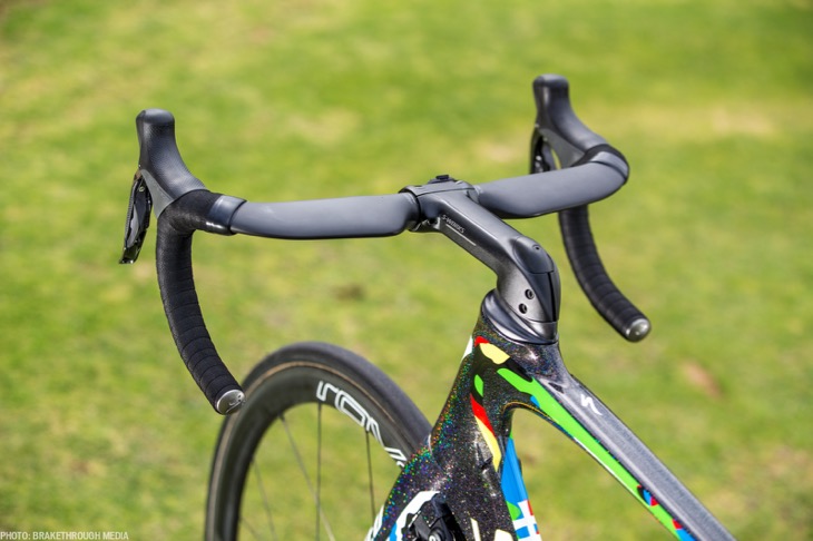 S-Works Venge ViASのコックピットは専用品。ステムは供給専用品と思われるもの