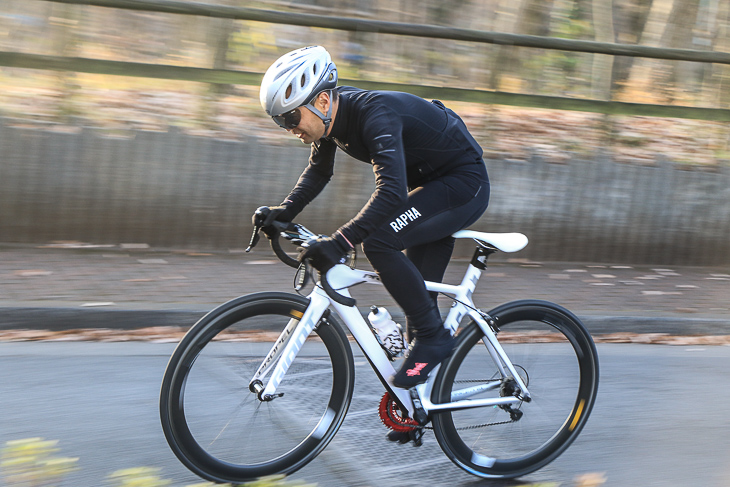 Rapha Pro Team Thermal Aerosuit 空力と保温性を追求した冬用スキン