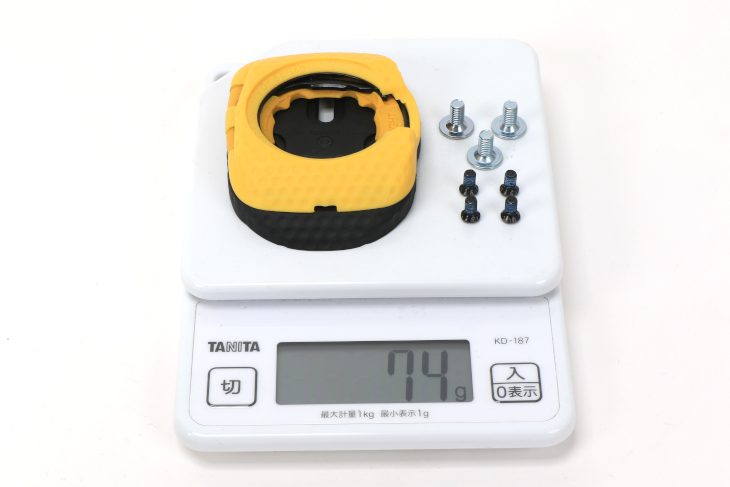 3つ穴シューズ使用時のクリート実測重量は74g(片側)