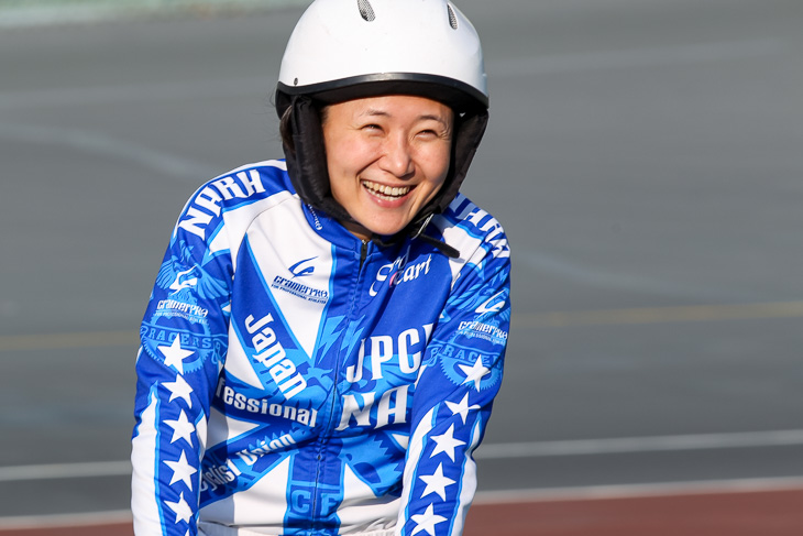 2015年にガールズケイリンデビューの溝口香奈選手。もともとは競輪場で写真判定の仕事をしていたそうです