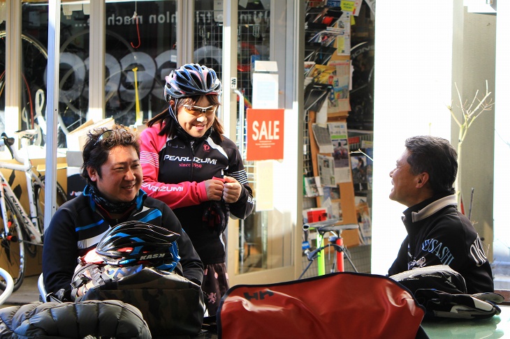 ゴールしてからも、自転車トークに花が咲く