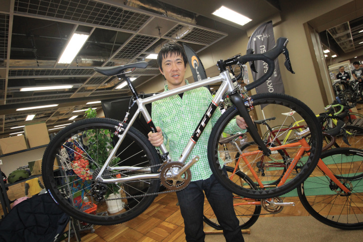 ワンバイエスのCXバイク JFF#803は開発に携わった辻浦圭一さんが詳しく解説してくれた