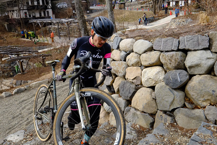 C1 独走で先頭を走る窪田博英(八ヶ岳CYCLOCROSS CLUB)