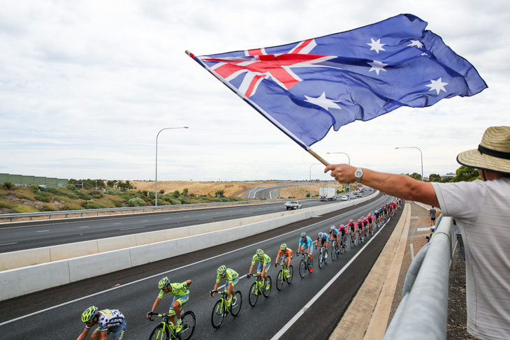沿道では今日もオーストラリア国旗がなびく