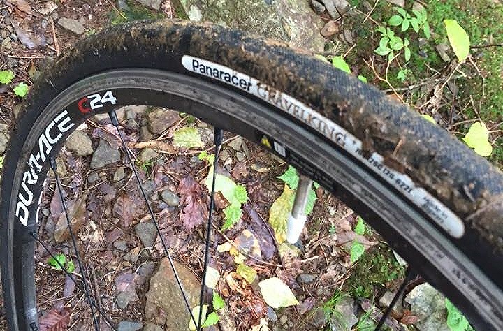 パンクリスクをなるべく減らそうと、タイヤはRapha Prestige Suwa（写真）で武器になってくれたグラベルキングを新調することに