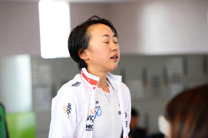 優勝が確定して安堵の表情を見せる萩原麻由子(ウィグル・ハイファイブ)