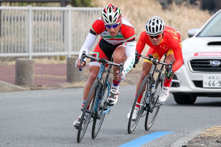 U23 残り3km、逃げ続けるメヒティ・ラジャビ(イラン)とトゥン・フィンタイン(ベトナム)