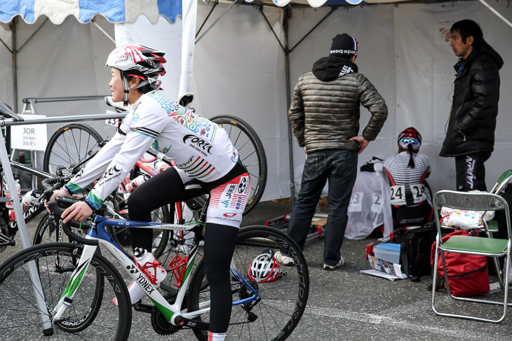女子エリート レースを終えた日本チームテント