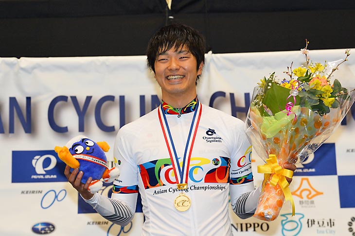 スクラッチ 男子エリートで優勝した倉林巧和(日本体育大学大学院)