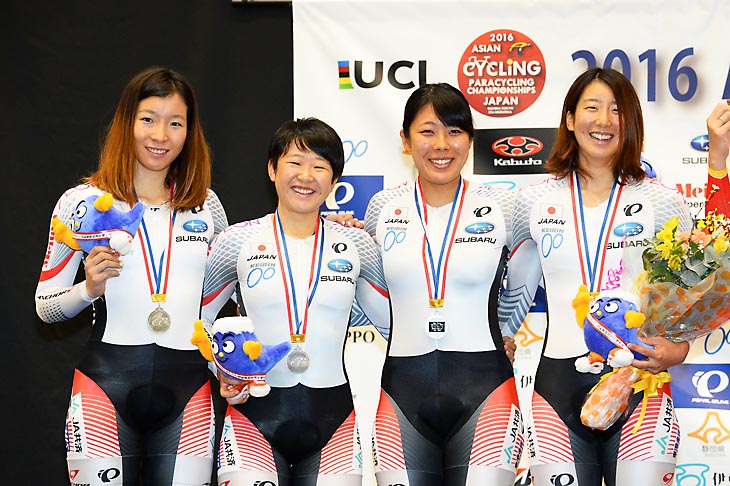 4km団体追抜き　女子エリート　2位銀メダルの日本チーム