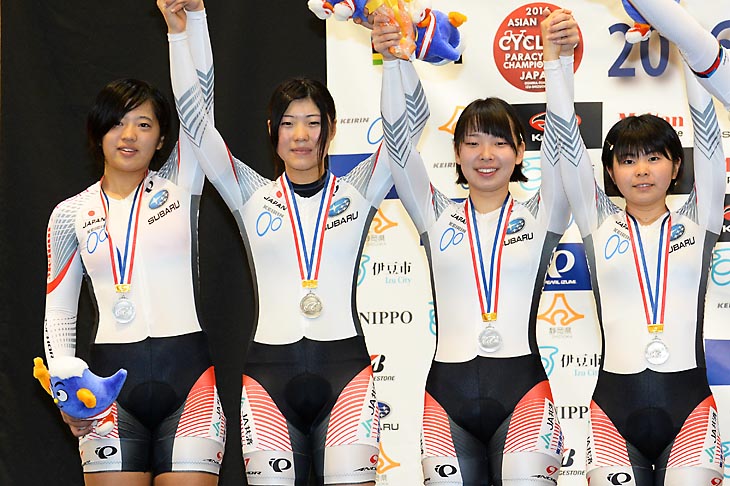 4km団体追抜き 女子ジュニア 2位銀メダルの日本チーム
