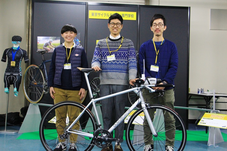 こちらは東京サイクルデザイン専門学校の現役生たち