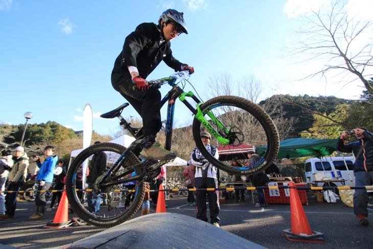 学ランで飛ぶ!
