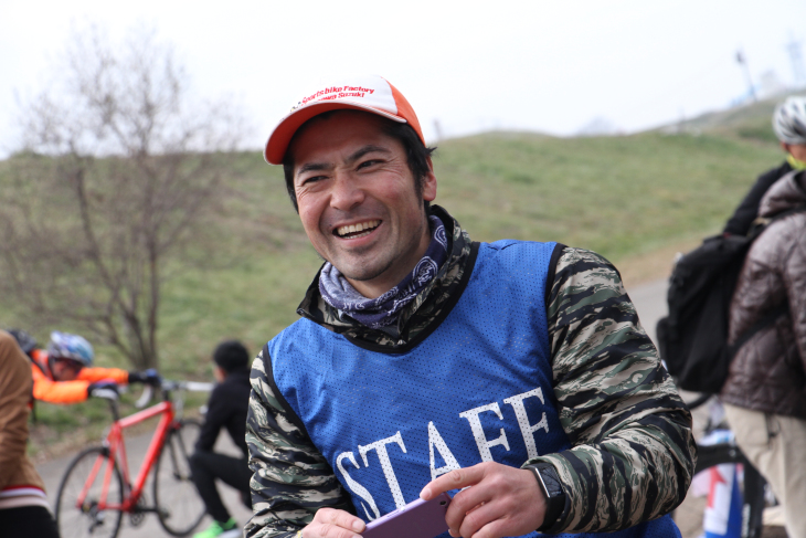 イベント主催者である鈴木卓史さん（スポーツバイクファクトリースズキ）