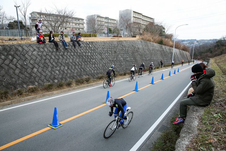 平均勾配8%のコースを駆け上がる