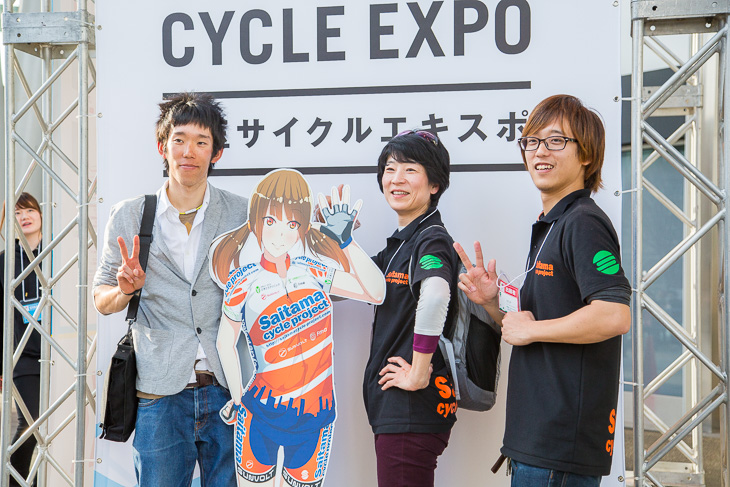 漫画家、イラストレーターとして活躍する内野直也選手の兄・優一さん(写真右)。サイタマサイクルプロジェクトのキャラクターも彼のデザイン