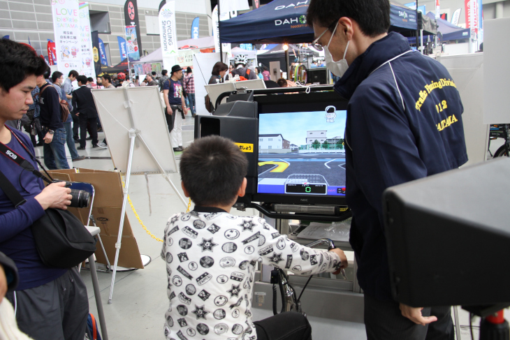 交通安全シュミレーターも用意された